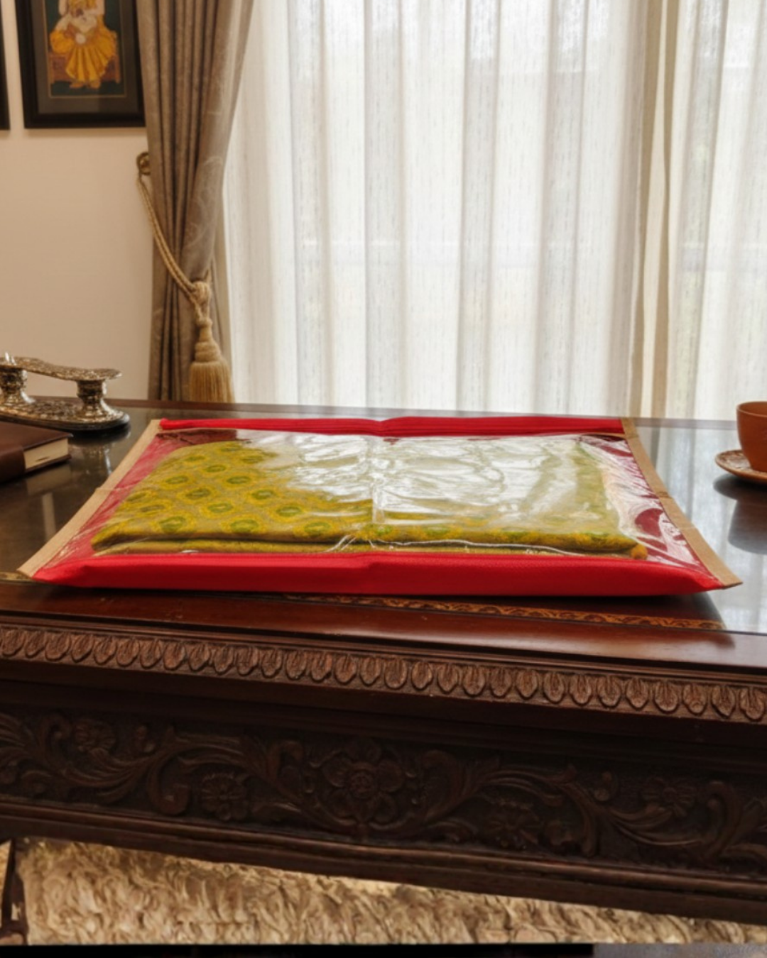 Saree Cover | 16.5x14.5" | 80GSM Nonwoven Material | With Zipper & Transparent Window